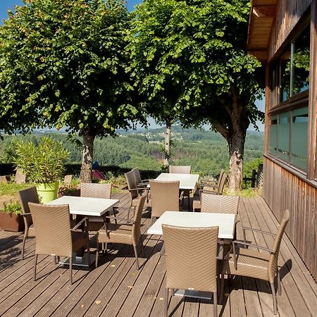 Logis Le Saint Cyr Hotel Montmelard Exterior photo
