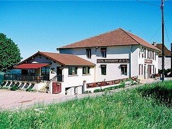 Logis Le Saint Cyr Hotel Montmelard Exterior photo