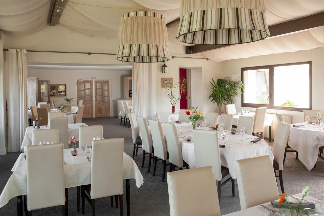 Logis Le Saint Cyr Hotel Montmelard Exterior photo