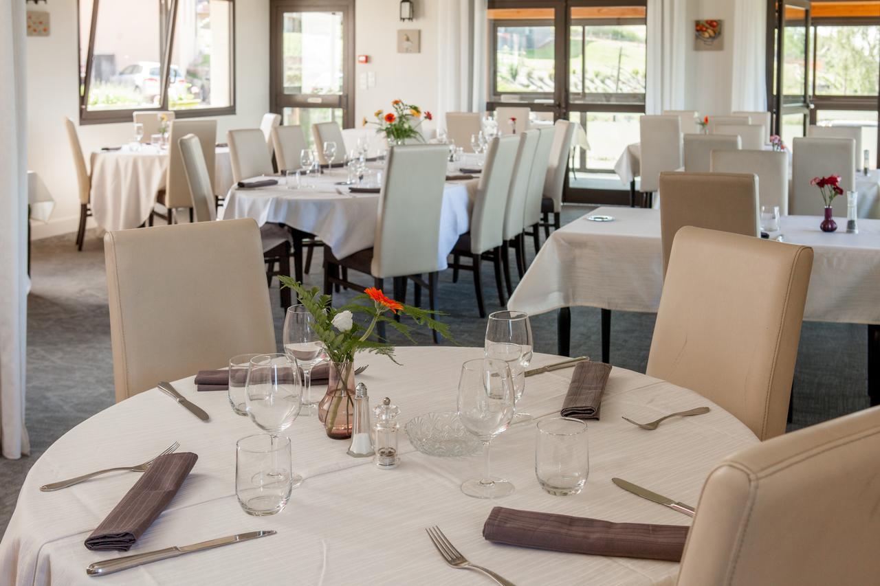 Logis Le Saint Cyr Hotel Montmelard Exterior photo