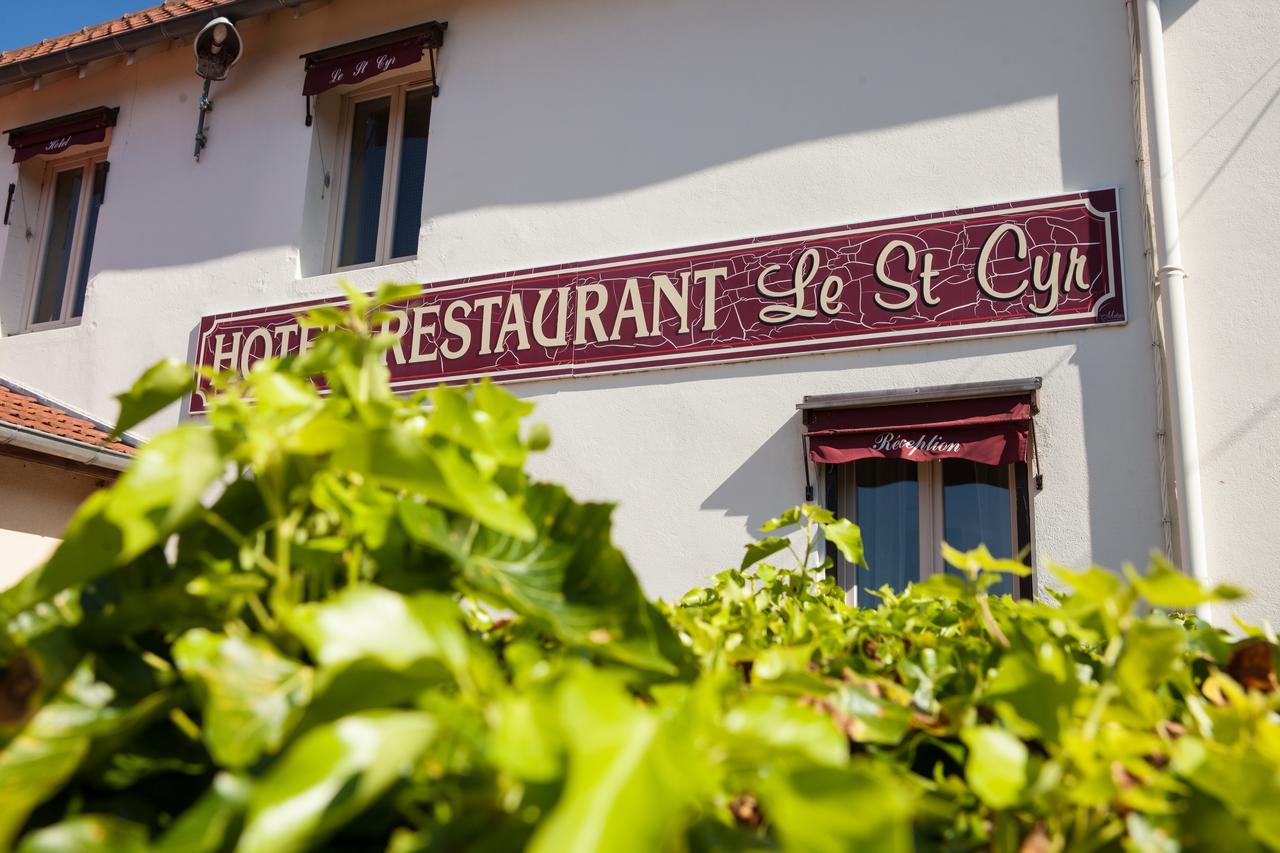 Logis Le Saint Cyr Hotel Montmelard Exterior photo